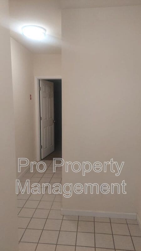 11 Mannions Ln in Danbury, CT - Building Photo - Building Photo