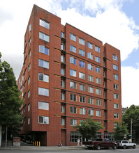 Hamilton West Apartments in Portland, OR - Building Photo - Building Photo