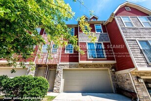 2828 W Hillshire Dr in Fayetteville, AR - Building Photo