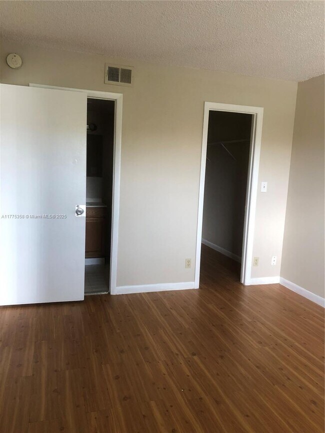 9044 NW 28th Dr in Coral Springs, FL - Building Photo - Building Photo