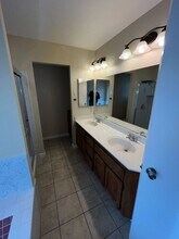 9361 Hoyleton Way in Elk Grove, CA - Building Photo - Building Photo