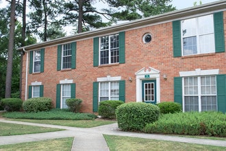 Crestwood Apartments in Norcross, GA - Building Photo - Building Photo