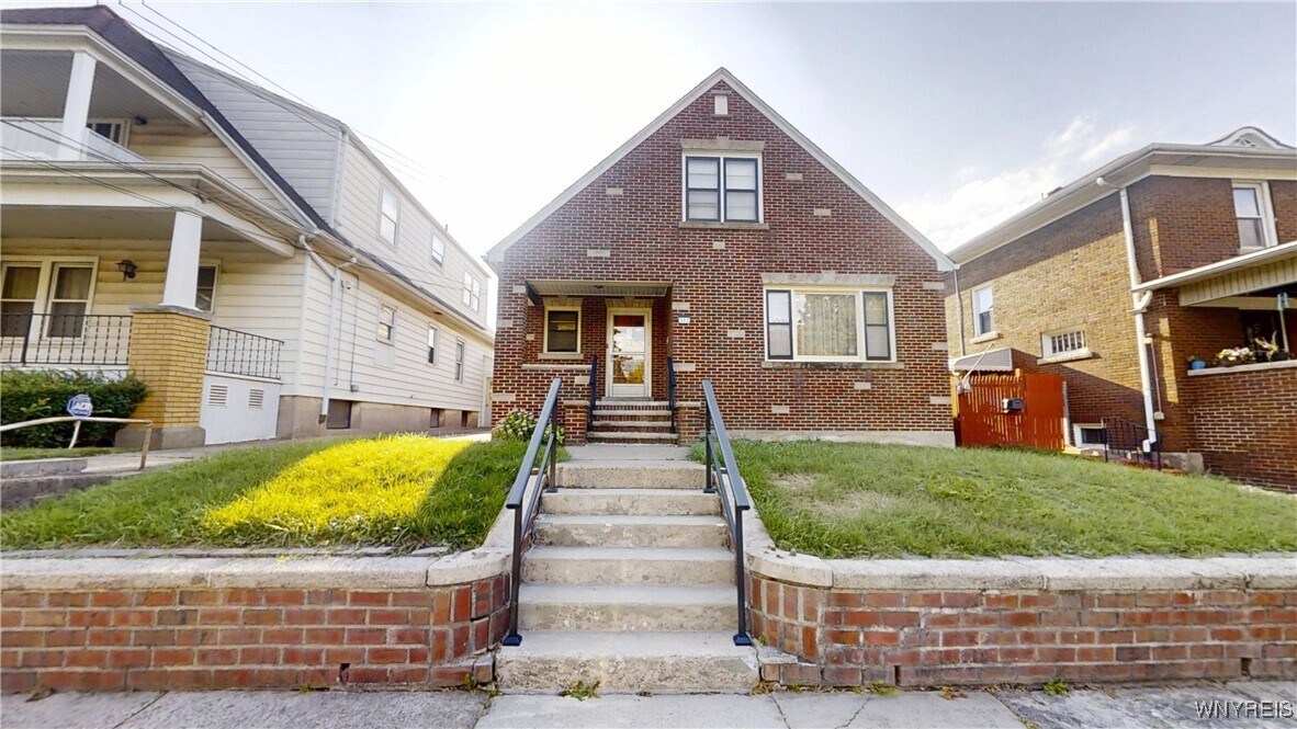 532 16th St in Niagara Falls, NY - Building Photo