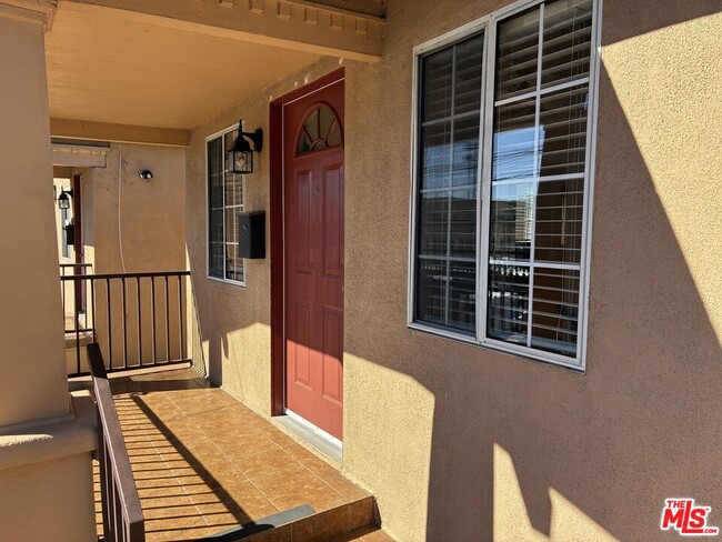 317 N Coronado St in Los Angeles, CA - Building Photo - Building Photo