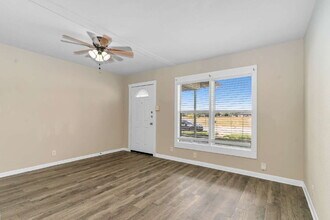 124 Ramsey St in Cleburne, TX - Building Photo - Building Photo
