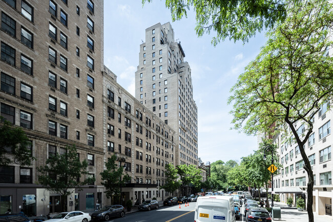 1049 Fifth Ave in New York, NY - Building Photo - Building Photo