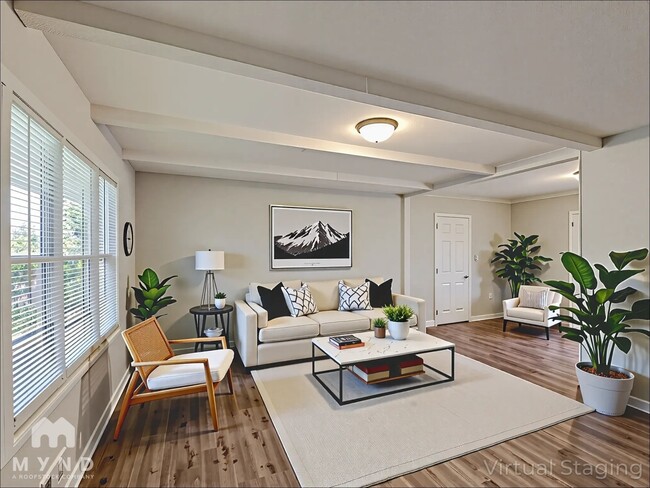 6852 Cherry Cir in Lithia Springs, GA - Building Photo - Building Photo