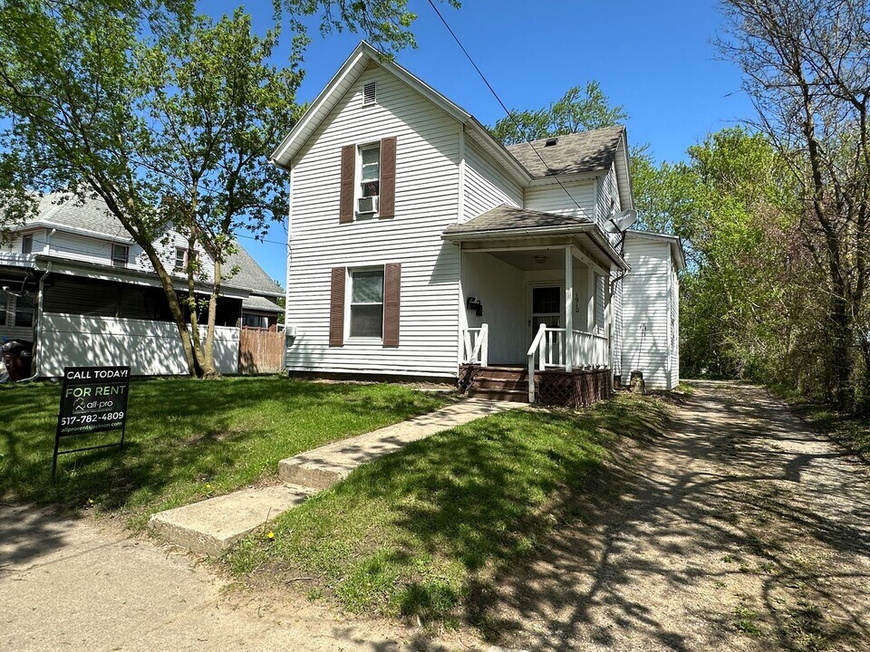 1910 Pringle Ave in Jackson, MI - Building Photo
