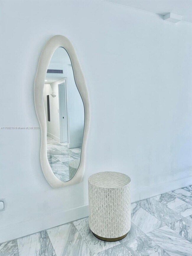 1150 Euclid Ave, Unit 306 in Miami Beach, FL - Building Photo - Building Photo