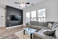 1520 Windermere Wy in Farmers Branch, TX - Foto de edificio - Building Photo