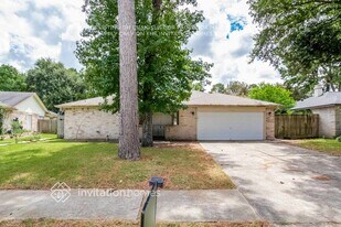 7022 Fox Knoll Ln in Humble, TX - Building Photo