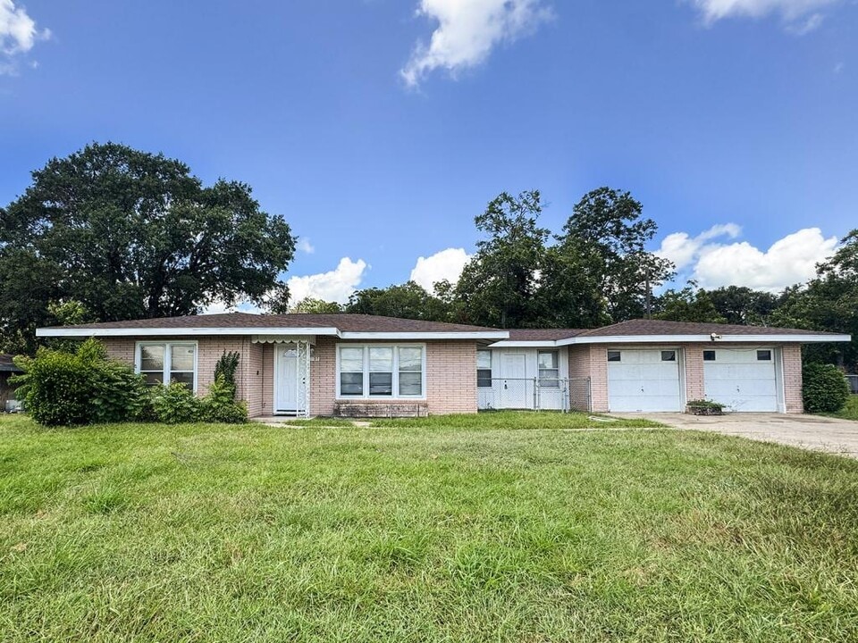 8103 N Navarro St in Victoria, TX - Building Photo