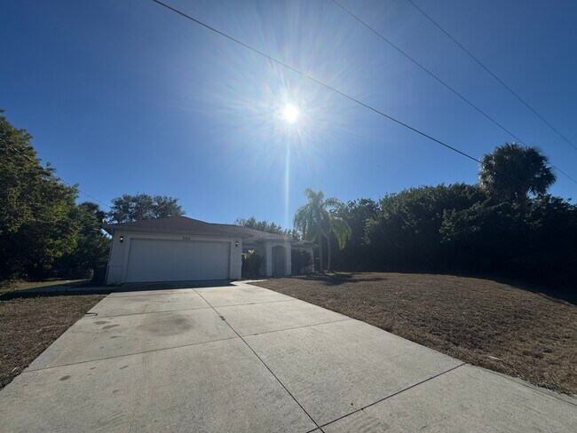 3104 Tonkin Dr in North Port, FL - Building Photo - Building Photo