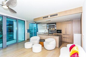 1000 Auahi St in Honolulu, HI - Foto de edificio - Building Photo