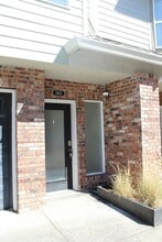 3413 SW Moss St in Portland, OR - Building Photo - Building Photo