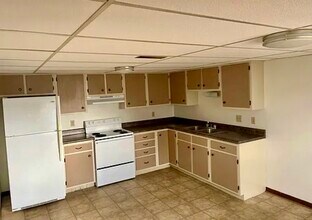 814 Cedar River Dr, Unit A in Waverly, IA - Foto de edificio - Building Photo