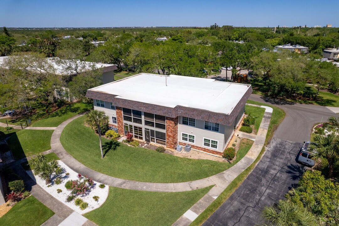 3800 Saxon Dr in New Smyrna Beach, FL - Building Photo