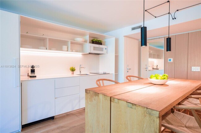 291 Bal Bay Dr in Bal Harbour, FL - Building Photo - Building Photo