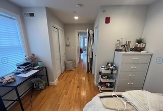 375 Dorchester St, Unit 3 in Boston, MA - Building Photo - Building Photo