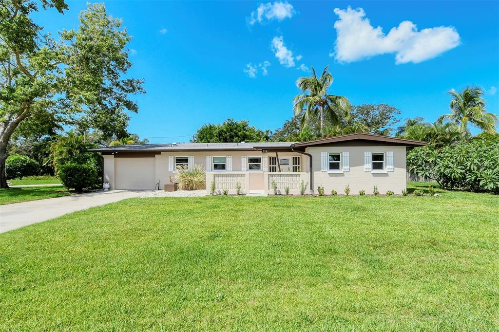 7521 Sundial Terrace in Sarasota, FL - Building Photo