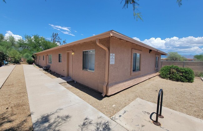 7983 E Escalante Rd in Tucson, AZ - Building Photo - Building Photo