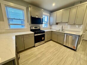 69 Turner St, Unit 1 in Boston, MA - Foto de edificio - Building Photo