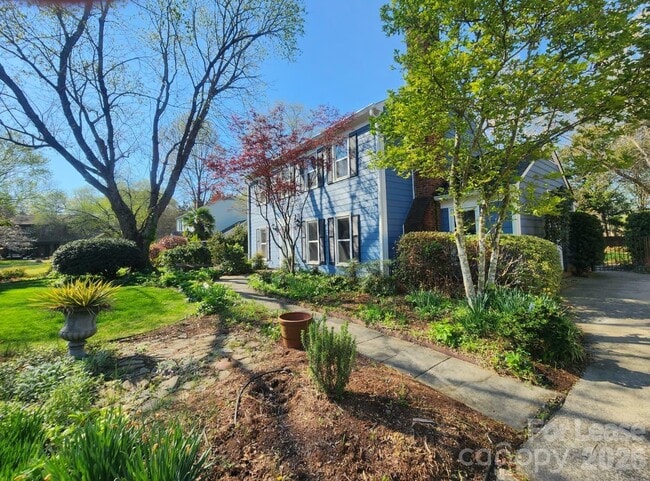 2015 Glouchester Cir in Charlotte, NC - Building Photo - Building Photo