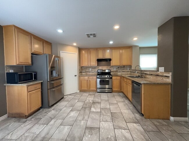 87 Wood Cliff Ave in Las Vegas, NV - Building Photo - Building Photo