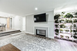 2253 Gilman Dr W in Seattle, WA - Building Photo - Building Photo