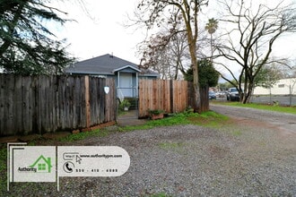 2037 Pine St in Redding, CA - Building Photo - Building Photo