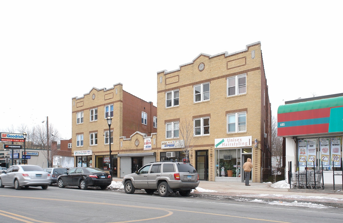689-699 Maple Ave in Hartford, CT - Building Photo