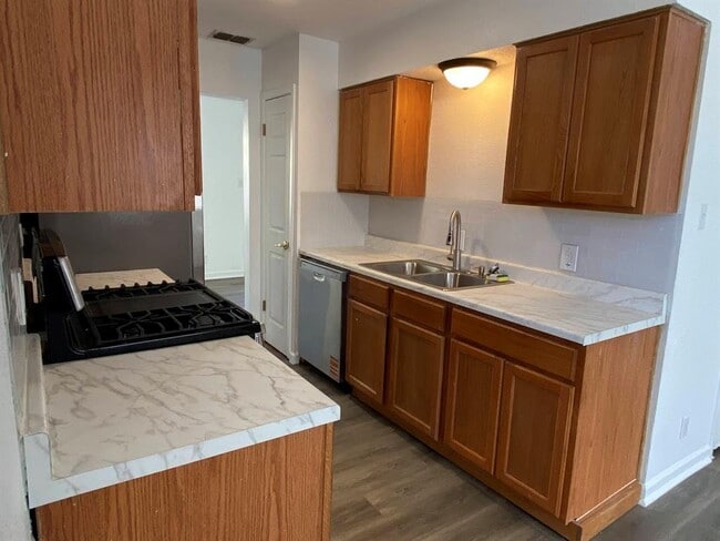 5813 Signal Point in Austin, TX - Building Photo - Building Photo