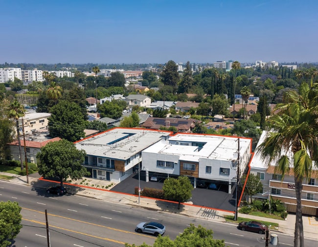 15125 Victory Blvd in Los Angeles, CA - Building Photo - Building Photo