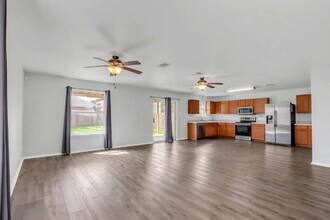 10626 S Shaenridge in San Antonio, TX - Building Photo - Building Photo