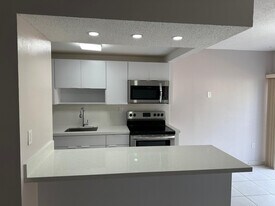9331 SW 4th St in Miami, FL - Building Photo