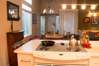 3306 Northeast Holman Street in Portland, OR - Building Photo - Building Photo