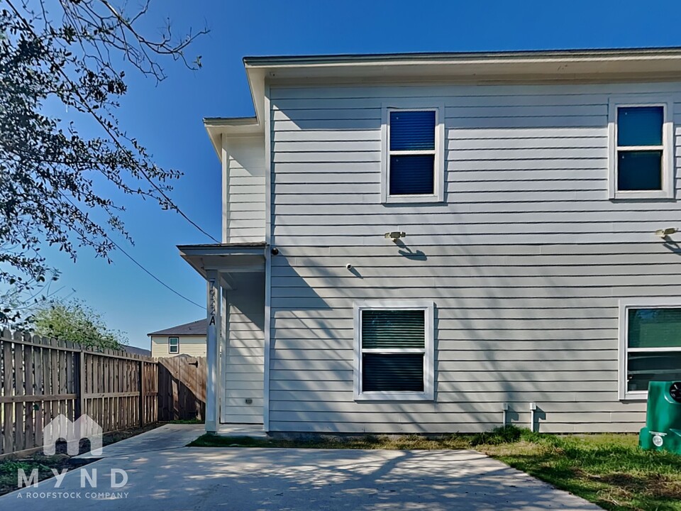 7922 Jester St in Houston, TX - Building Photo