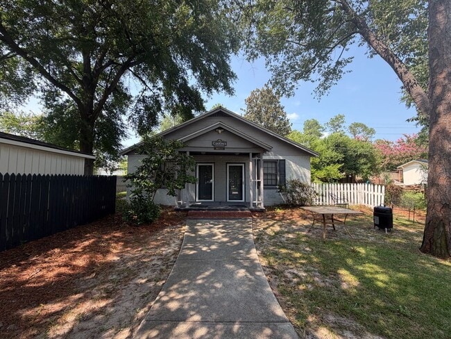 property at 3015 1/2 Cardinal Dr