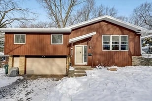 4906 Academy Dr in Madison, WI - Building Photo