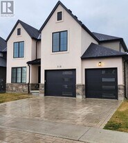 89 Royal Cres in Southwold, ON - Building Photo