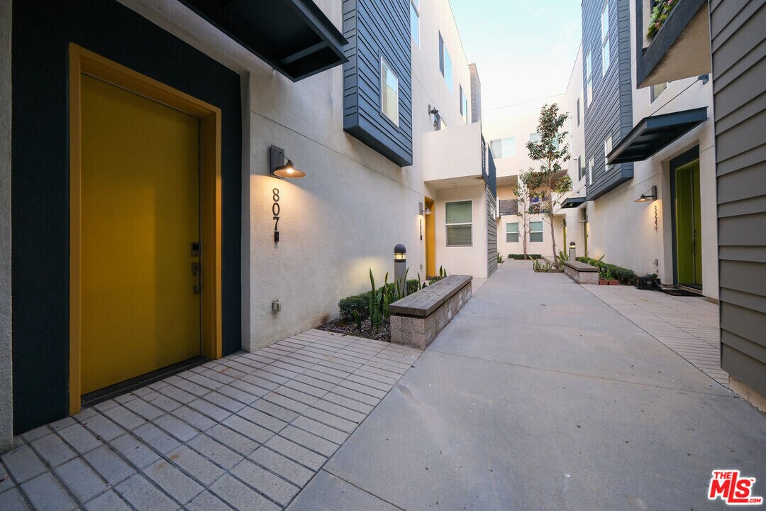 807 Jade Pl. in Montebello, CA - Building Photo