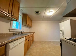 717 Fairchance Rd in Morgantown, WV - Foto de edificio - Building Photo