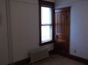 17 Belmont Pl in Amsterdam, NY - Building Photo - Building Photo