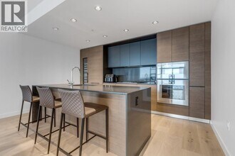 1289 Hornby St in Vancouver, BC - Building Photo - Building Photo