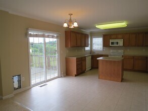 305 Cinnamon Way in Clemmons, NC - Building Photo - Building Photo