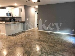 5106 N Bellaire Ave in Kansas City, MO - Building Photo - Building Photo