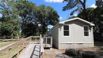 112 Private Rd 483 in Hillsboro, TX - Building Photo