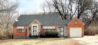 3268 E Rosita Cir in Memphis, TN - Building Photo
