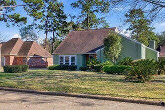 9003 Tami Renee Ln in Houston, TX - Foto de edificio - Building Photo