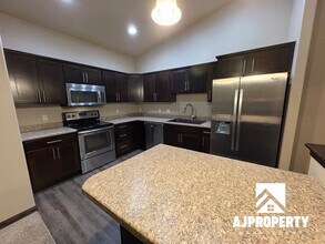 9402 W Broek Dr in Sioux Falls, SD - Building Photo - Building Photo